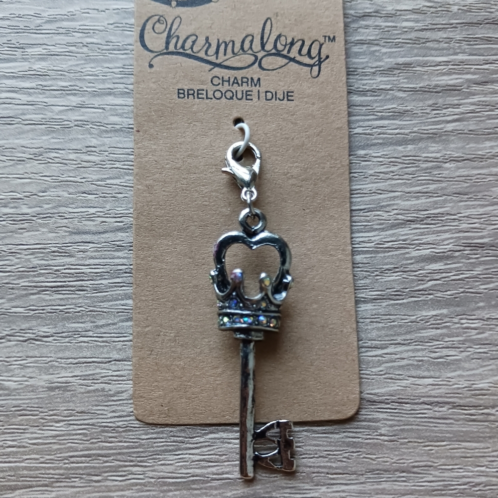 Charmalong By Bead Landing Crown Key Charm / Stitch Marker 👑 - Picture 2 of 3